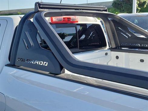 Used 2025 Chevrolet Colorado Z71 w/ Midnight Edition image 24