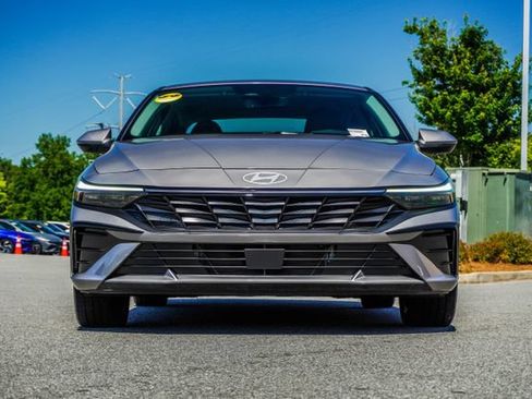 Used 2025 Hyundai Elantra Limited FWD image 8