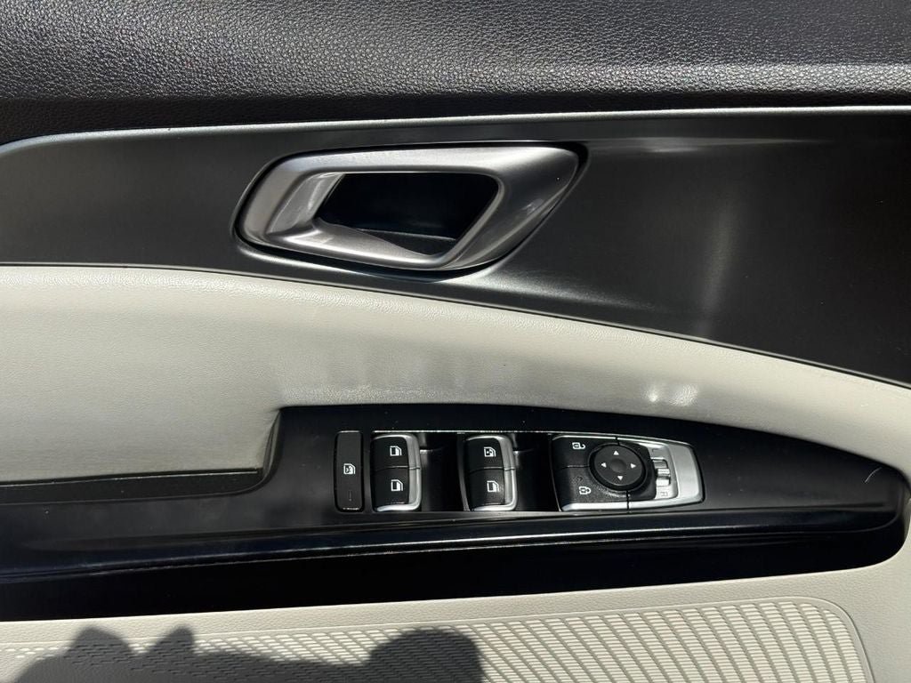Used 2022 Kia Carnival LX FWD image 16