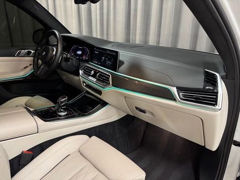 Used 2022 BMW X5 M50i w/ Premium Package image 9