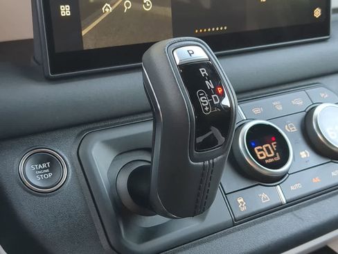 Used 2025 Land Rover Defender 110 S image 34