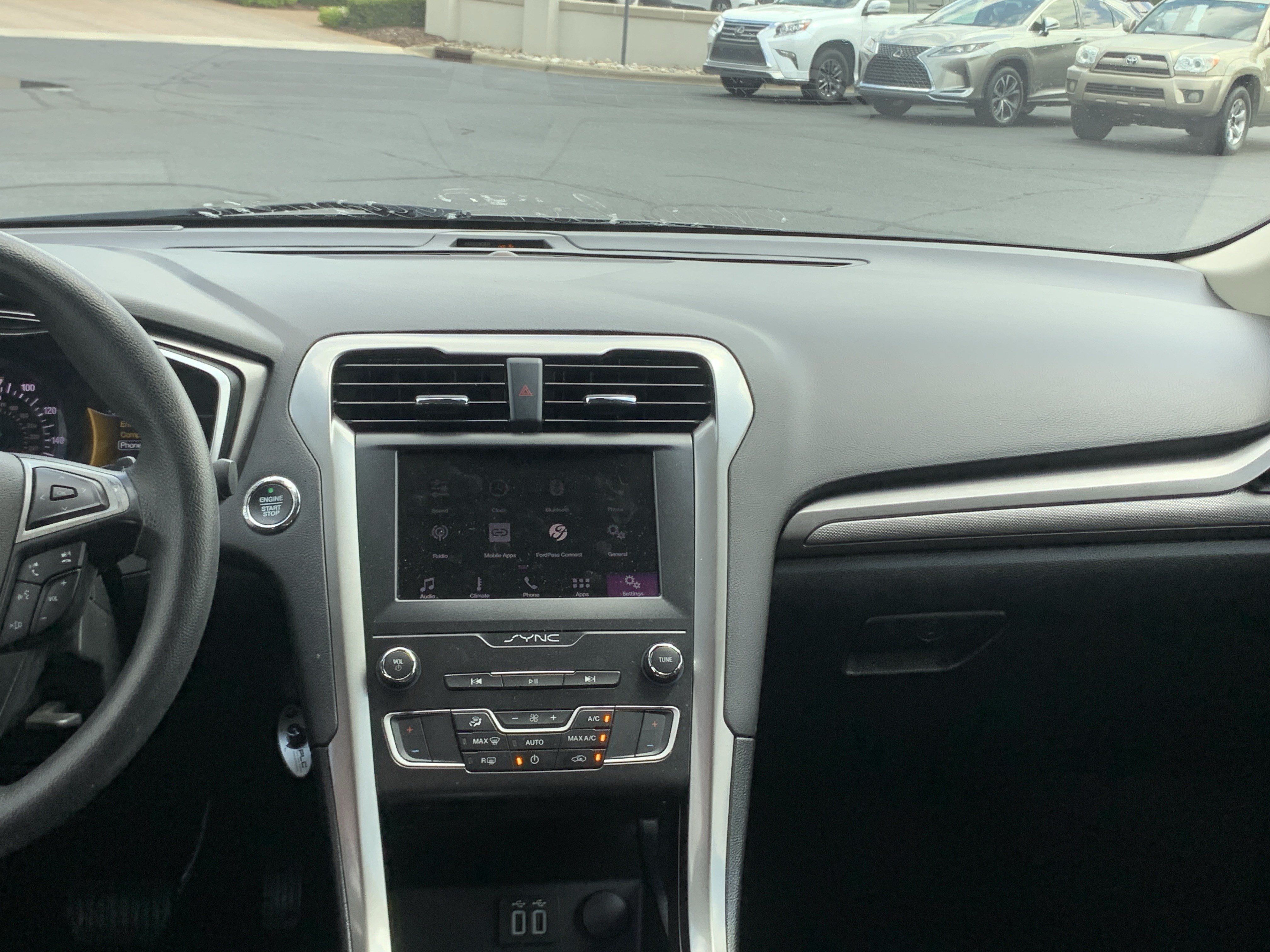 Used 2019 Ford Fusion SE FWD image 30