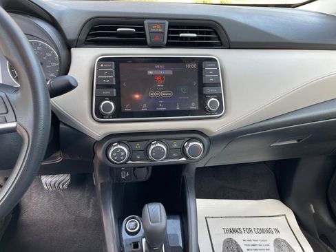 Used 2022 Nissan Versa SV image 11