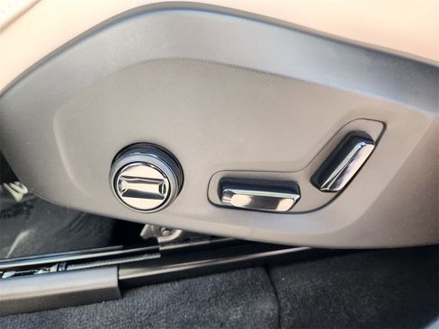 New 2026 Volvo XC90 B6 Plus w/ Protection Package image 8