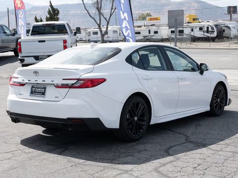 Used 2025 Toyota Camry SE FWD image 5