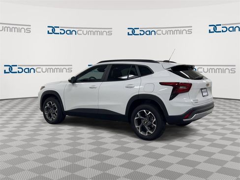 Used 2024 Chevrolet Trax LT w/ Driver Confidence Package image 6