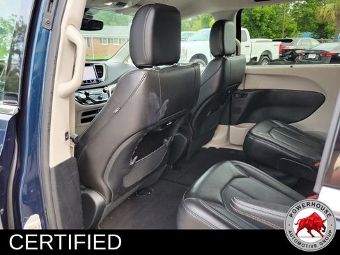 Used 2023 Chrysler Pacifica Touring-L FWD image 15