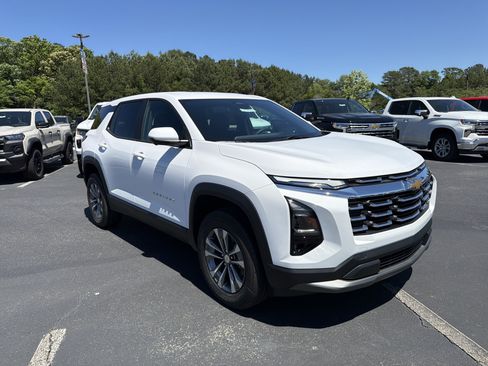 New 2026 Chevrolet Equinox LT w/ Safety and Technology Package FWD image 3