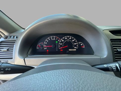 Used 2005 Toyota Camry LE FWD image 70