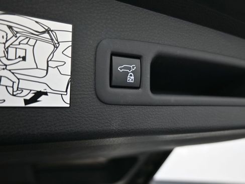 Used 2021 Toyota Sienna XLE image 41