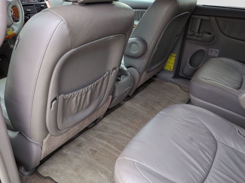 Used 2009 Toyota Sienna XLE image 19