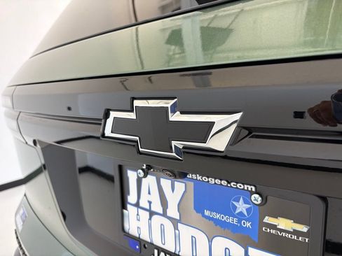 New 2027 Chevrolet Traverse RS w/ LPO, Floor Liner Package FWD image 28