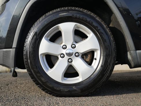 Used 2011 Jeep Grand Cherokee Laredo image 13