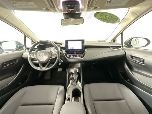 Used 2025 Toyota Corolla LE image 3