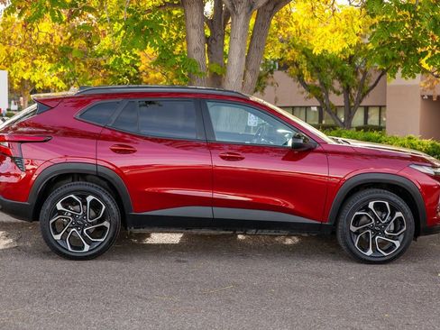 Used 2025 Chevrolet Trax RS image 4