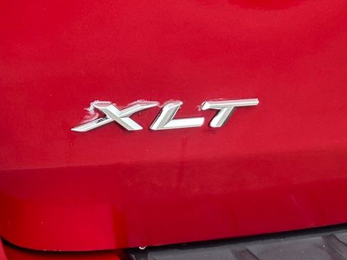 Used 2022 Ford Explorer XLT w/ Equipment Group 202A image 22