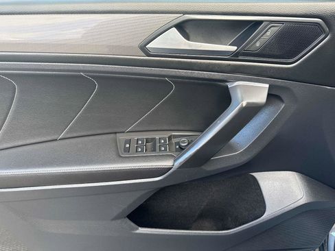 Used 2023 Volkswagen Tiguan SE w/ Panoramic Sunroof Package AWD/4WD image 18