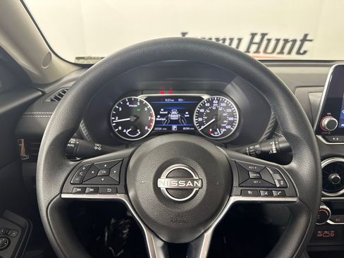 Used 2025 Nissan Sentra SV FWD image 13