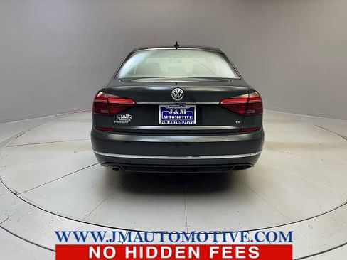 Used 2017 Volkswagen Passat 1.8T R-Line w/ R-Line Lighting Package image 4