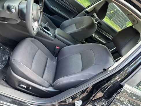 Used 2025 Nissan Altima 2.5 SV FWD image 46