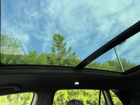Certified 2026 Volkswagen Atlas Cross Sport SE w/ Panoramic Sunroof Package FWD image 24