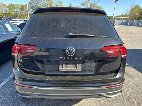 Used 2023 Volkswagen Tiguan SE w/ Panoramic Sunroof Package image 3