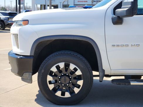 Used 2020 Chevrolet Silverado 2500 Custom w/ Custom Value Package image 10