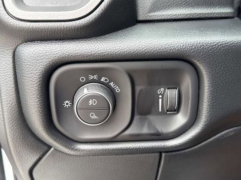 New 2026 RAM 2500 Tradesman w/ Chrome Appearance Group AWD/4WD image 32