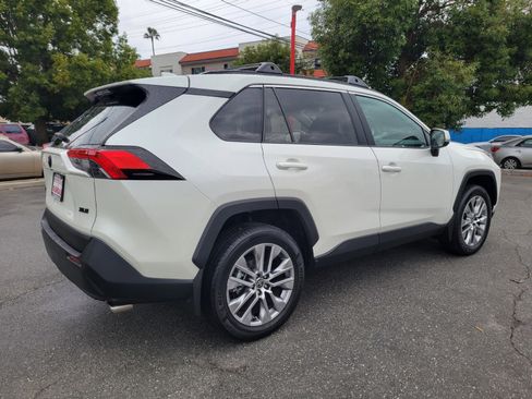 Certified 2022 Toyota RAV4 XLE Premium image 5