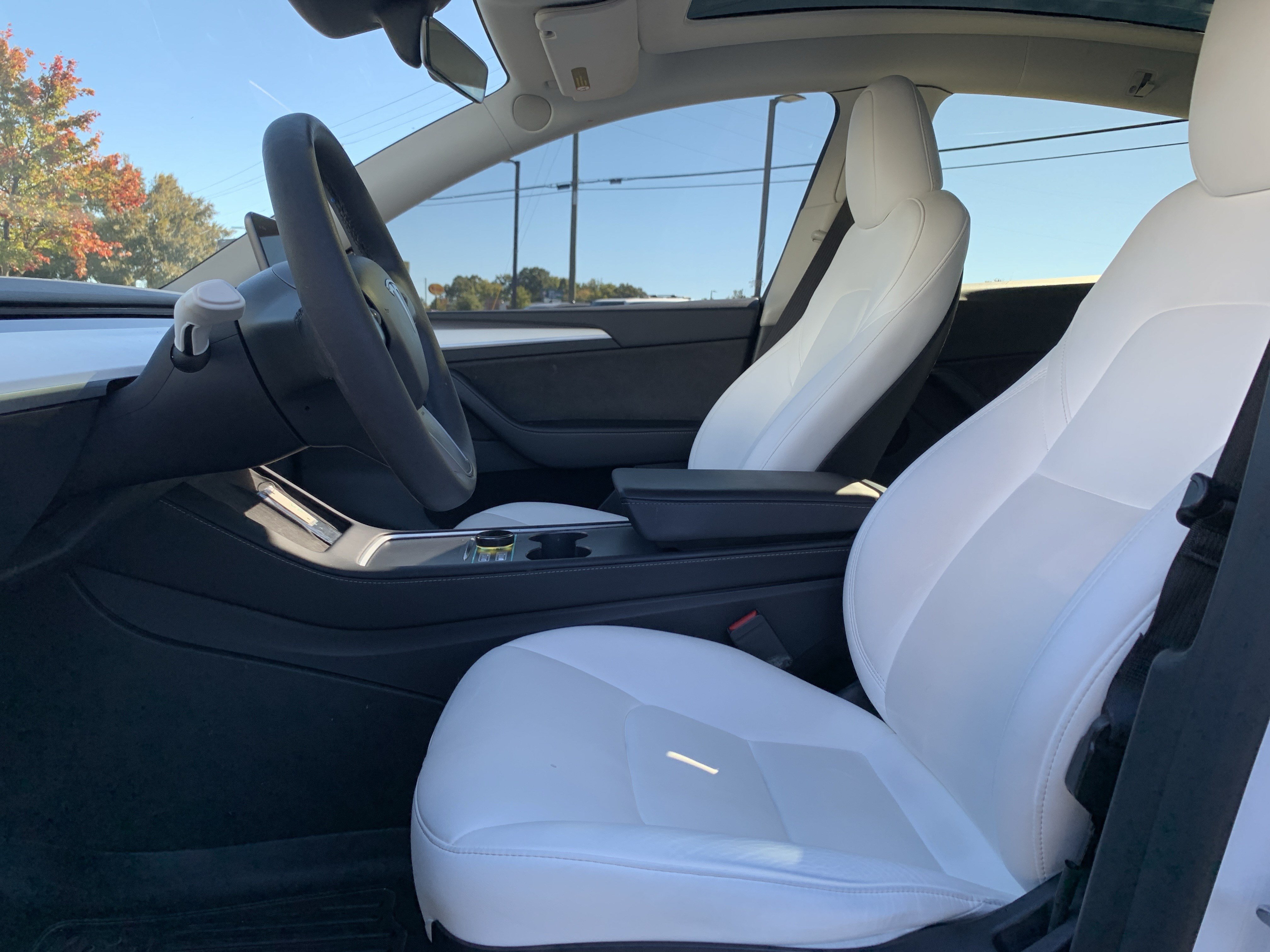 Used 2024 Tesla Model Y Long Range AWD/4WD image 16