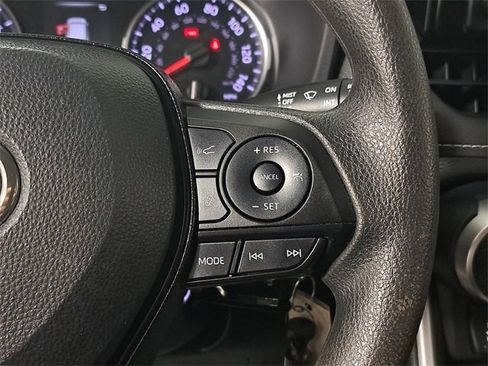 Used 2020 Toyota RAV4 LE image 25
