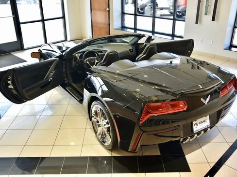 Used 2018 Chevrolet Corvette Stingray Convertible w/ 3LT Preferred Equipment Group RWD image 11