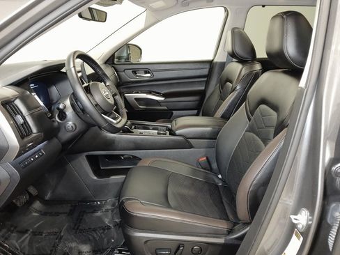 Used 2024 Nissan Pathfinder Platinum w/ Cargo Package image 10