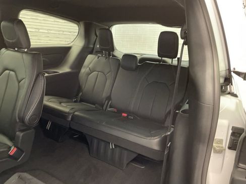 New 2026 Chrysler Pacifica Select FWD image 17