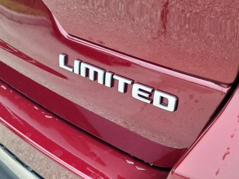 Used 2025 Jeep Grand Cherokee Limited AWD/4WD image 8