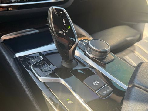 Used 2018 BMW 530i xDrive AWD/4WD image 30