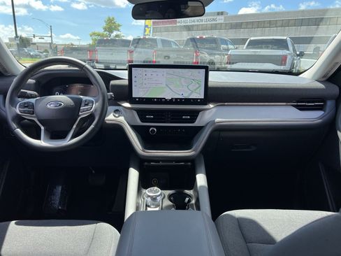 Used 2025 Ford Explorer Active AWD/4WD image 23