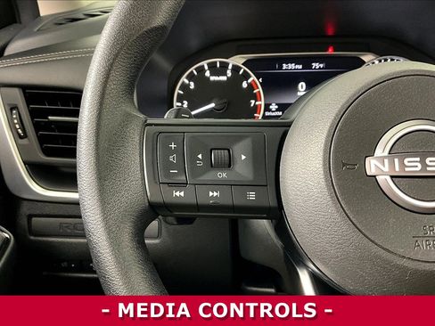 Used 2024 Nissan Rogue S image 11