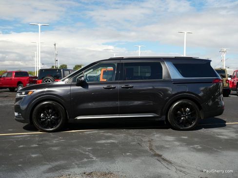 Used 2023 Kia Carnival SX Prestige image 14