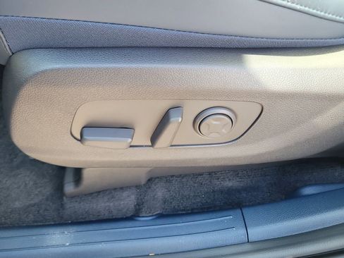 New 2026 Kia Carnival EX FWD image 24