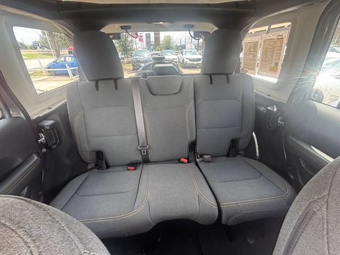 Used 2025 Jeep Wrangler Unlimited Sahara AWD/4WD image 39