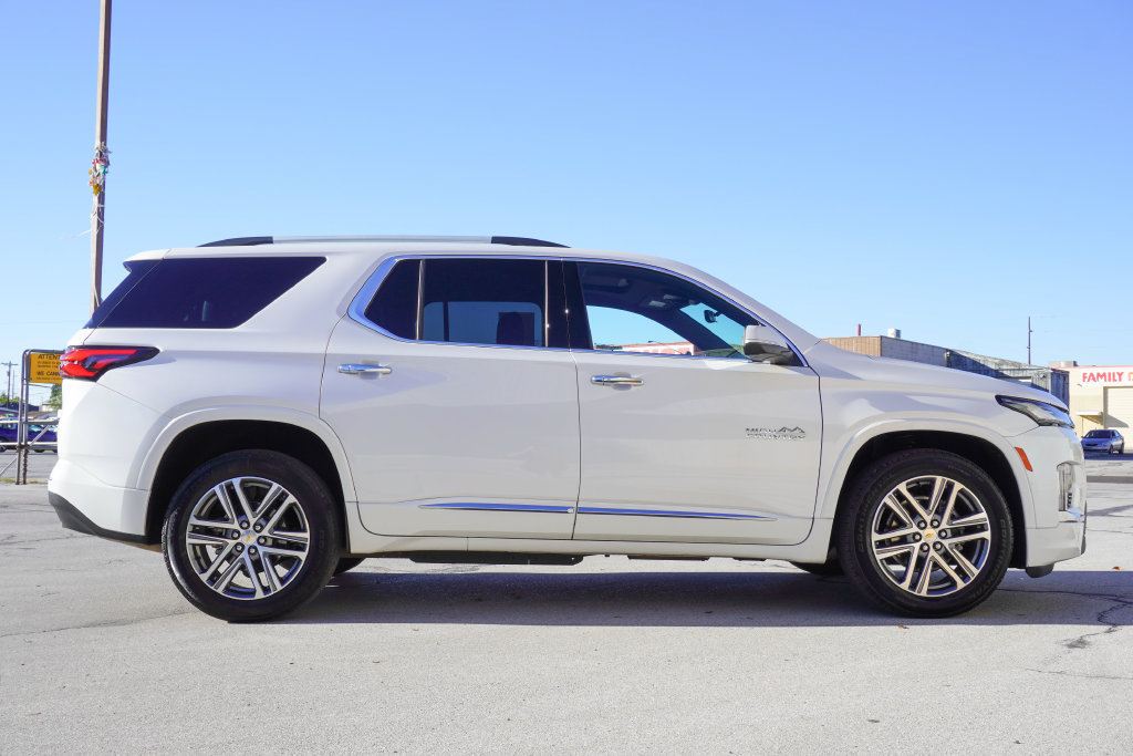 Used 2023 Chevrolet Traverse High Country w/ LPO, Floor Liner Package AWD/4WD image 16