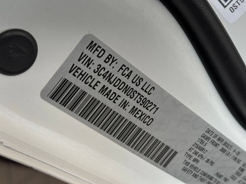 Used 2025 Jeep Compass Trailhawk AWD/4WD image 27