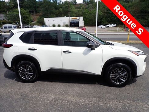 Used 2023 Nissan Rogue S image 8