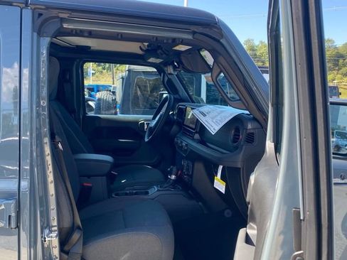 New 2025 Jeep Wrangler Unlimited Rubicon w/ Safety Group AWD/4WD image 28