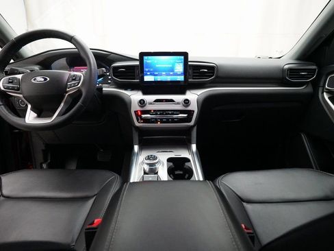 Used 2023 Ford Explorer XLT w/ Equipment Group 202A image 5