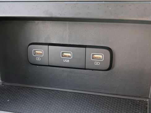 Used 2024 Kia Carnival LX image 26