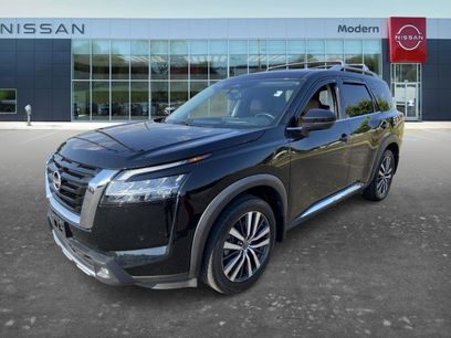 Certified 2022 Nissan Pathfinder Platinum w/ Lighting Package (N92)