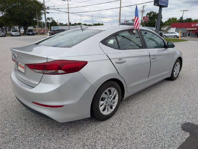 Used 2017 Hyundai Elantra SE FWD image 5