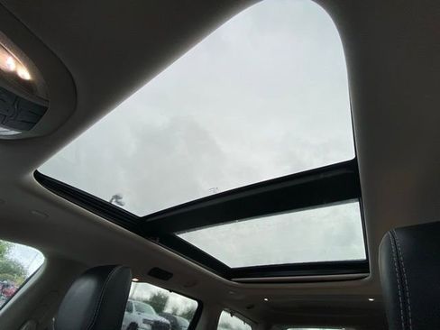 Used 2023 Chrysler Pacifica Limited image 24